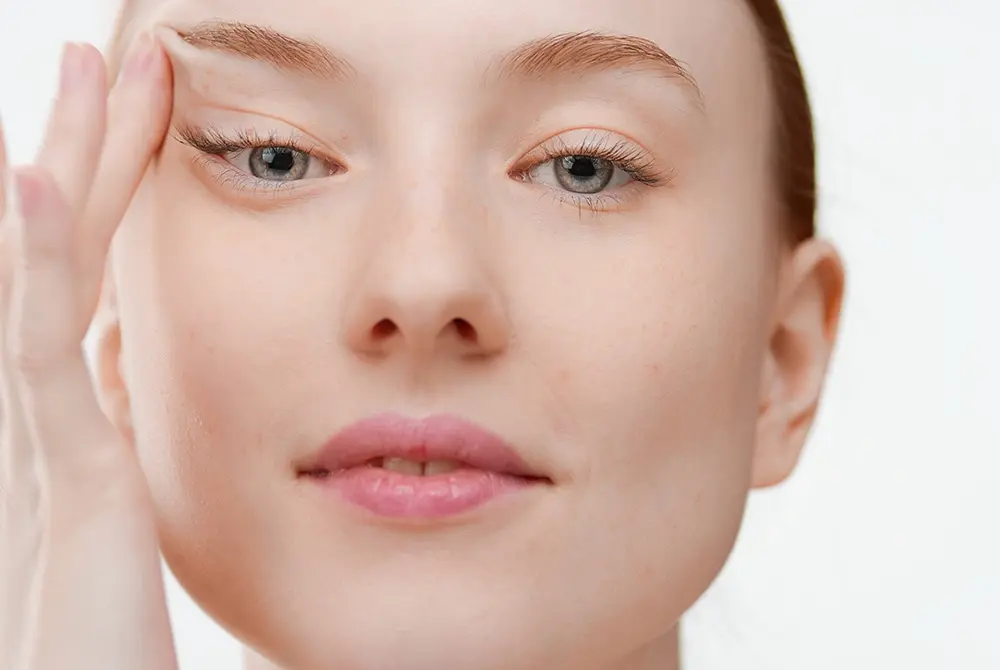 まぶたの施術のニーズは高い。画像はイメージ。（写真／Adobe Stock）