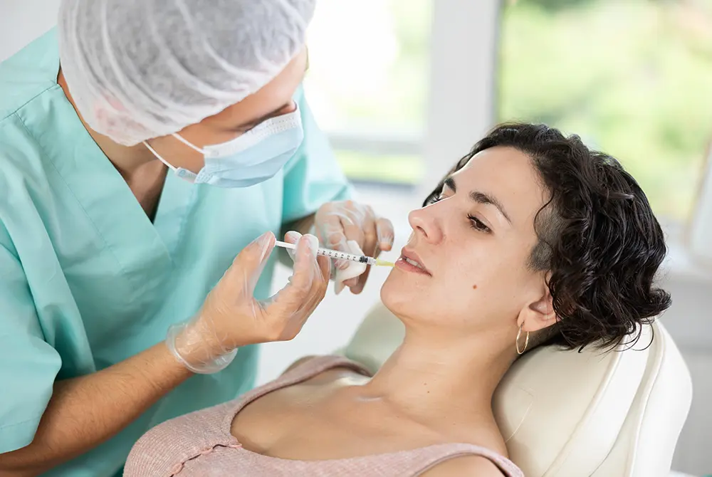 非外科的治療が規制強化の対象に。画像はイメージ。（写真／Adobe Stock）
