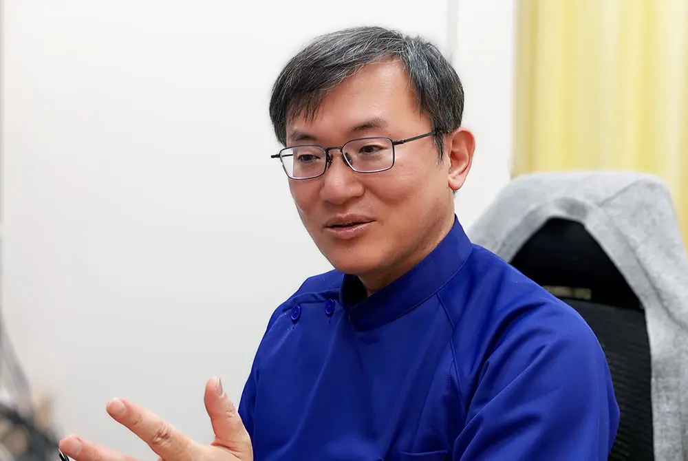 つかはらクリニック院長および日本医学脱毛学会理事長である塚原孝浩氏。（写真／編集部）