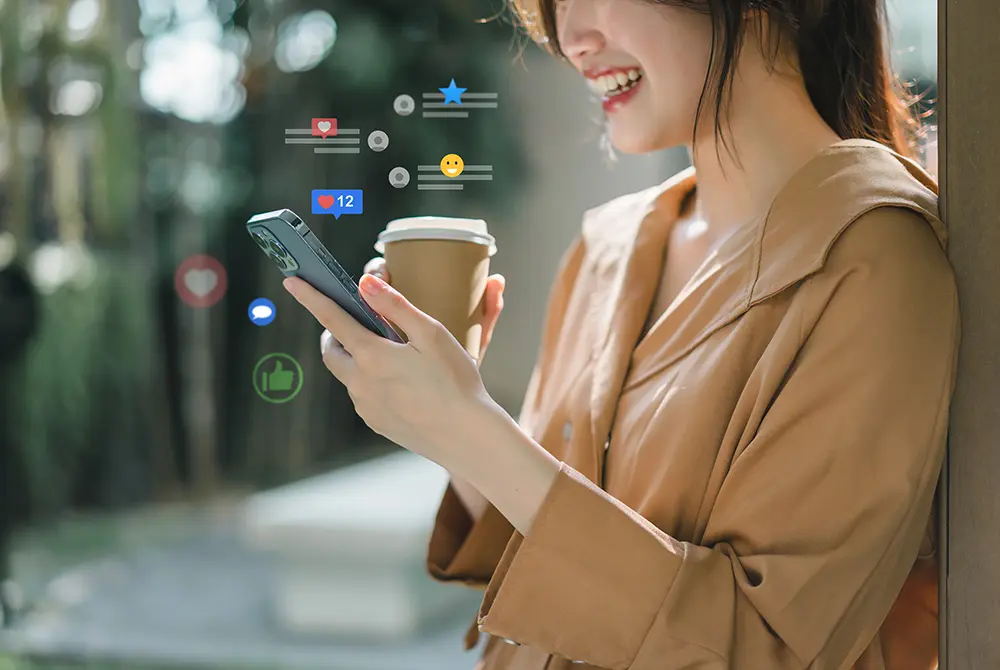 SNS情報発信には課題もある。画像はイメージ。（写真／Adobe Stock）