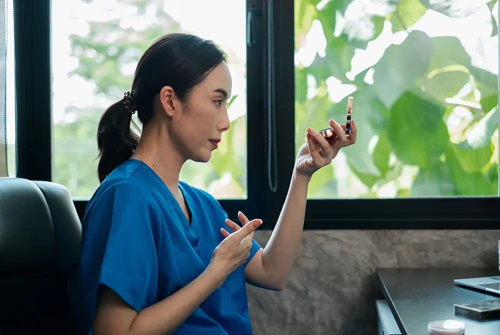 美容施術者自身も身体醜形症であることが？画像はイメージ。（写真／Adobe Stock）