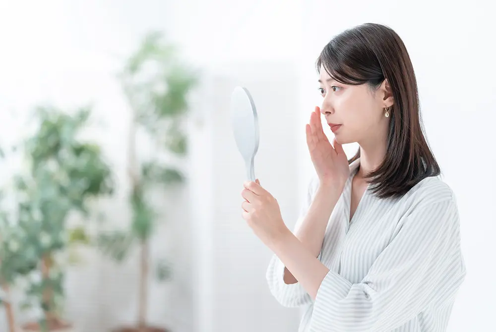 シミをなくすには？画像はイメージ。（写真／Adobe Stock）