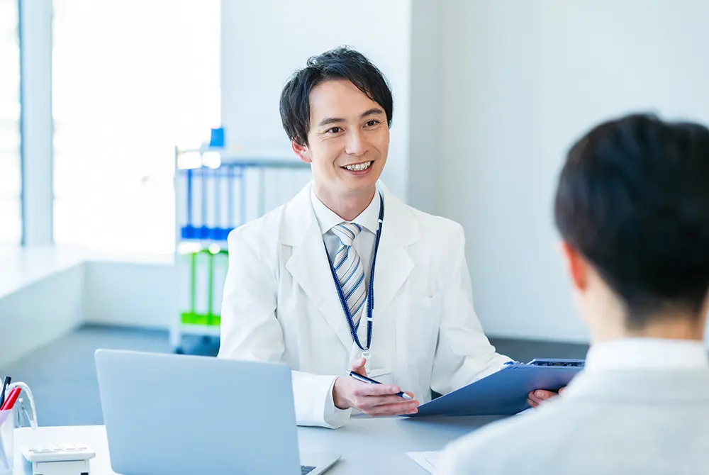 医療専門職の資格が問われる。画像はイメージ。（写真／Adobe Stock）