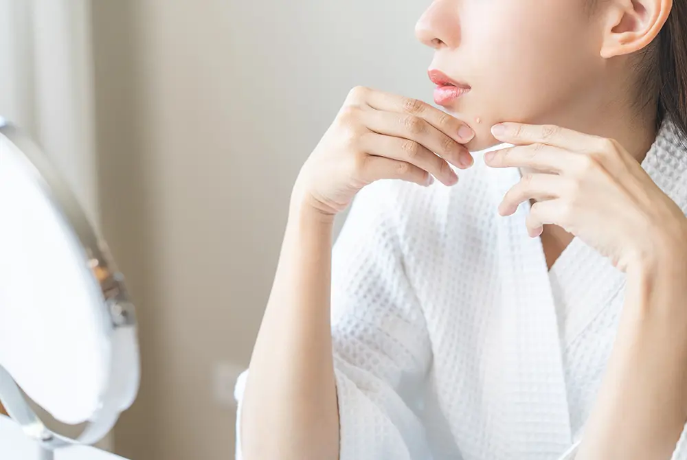 あごの整形手術を希望している人の課題。画像はイメージ。（写真／Adobe Stock）