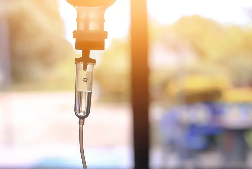 点滴。画像はイメージ。（写真／Adobe Stock）