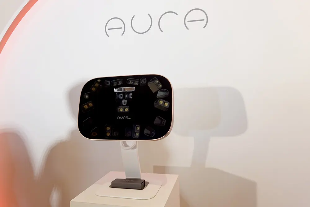 顔の2D＆3D画像を同時に撮影できるAURA。（写真／編集部）