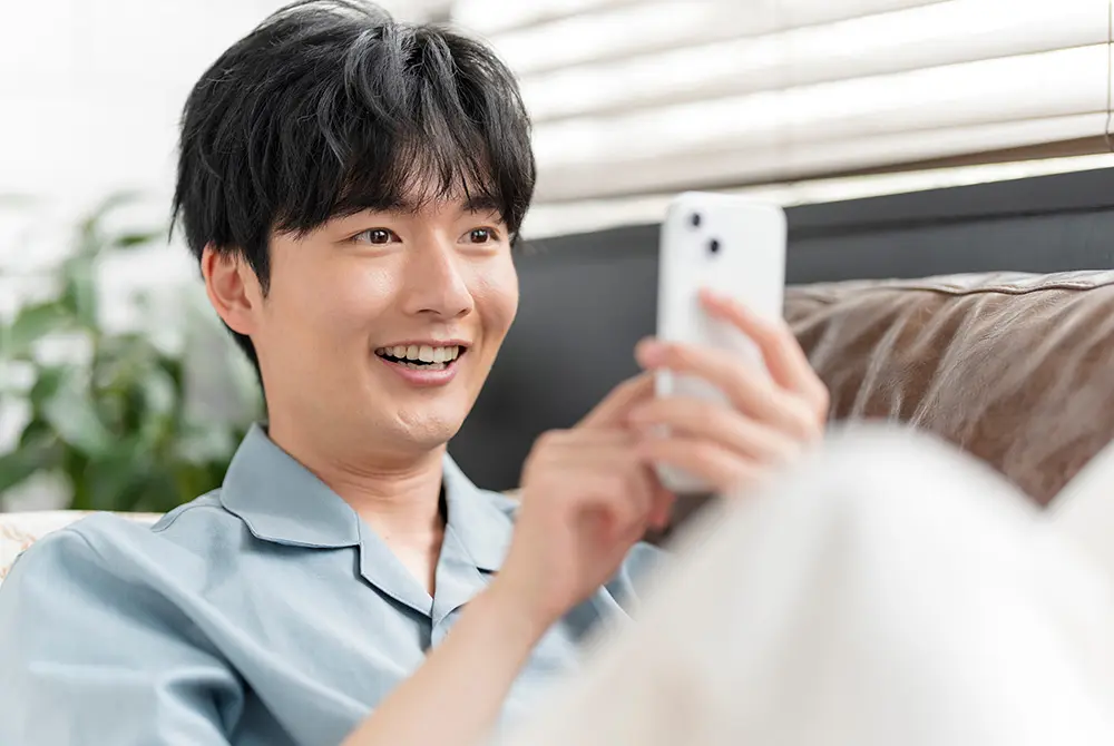 男性と女性で共通の情報源。画像はイメージ。(写真/Adobe Stock)