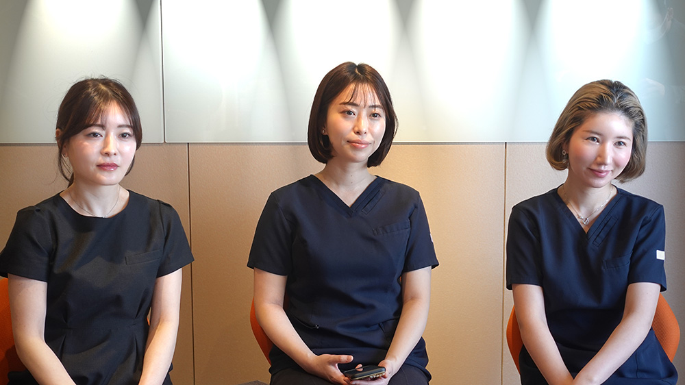 美容医療について語る3人のナース。左からMarikoさん、水野恵梨香さん、藤尾有紀さん。（写真／編集部）