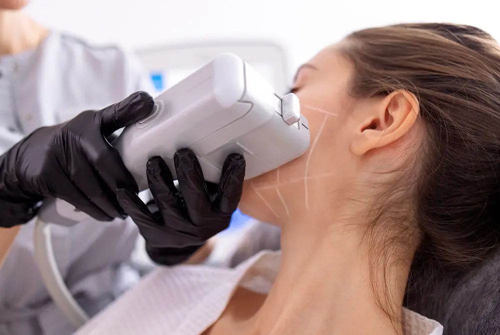 HIFUの施術。写真はイメージ。（写真／Adobe Stock）