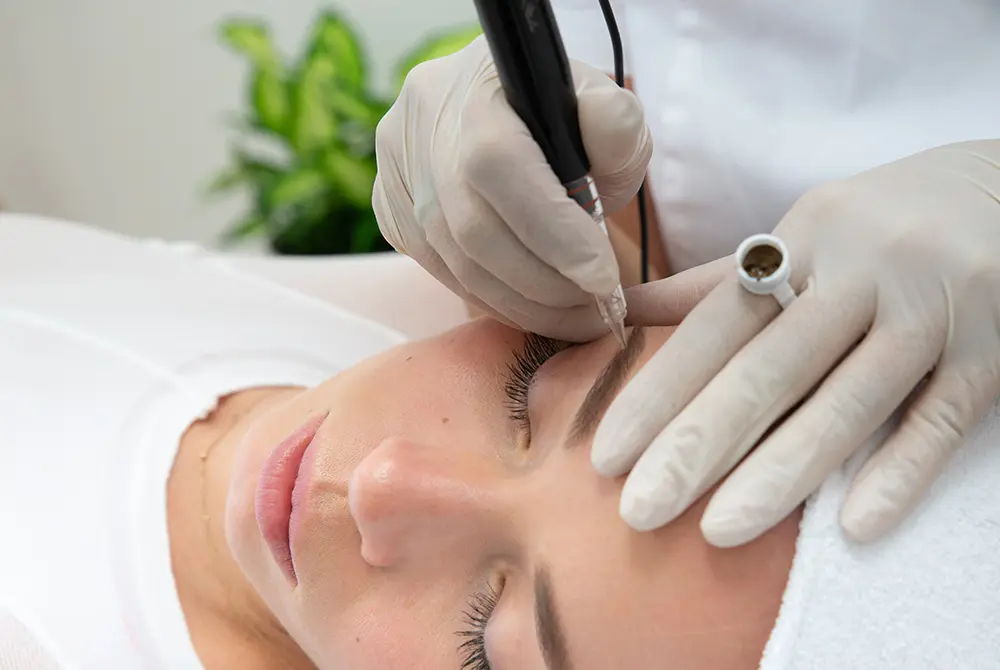 アートメイク。写真はイメージ。（写真／Adobe Stock）