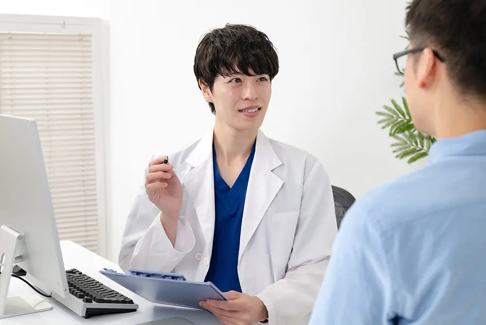 診療後に診療記録を作成することが義務付けられている。写真はイメージ。（写真／Adobe Stock）