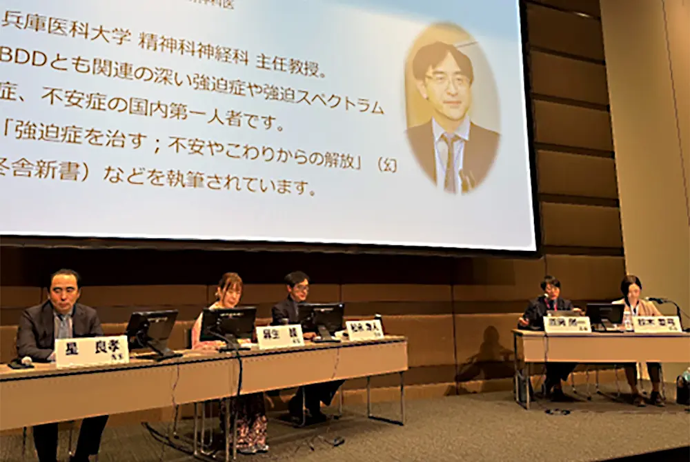 ディスカッション。右から鈴木氏、原岡氏、松永氏、麻生氏、筆者。（写真／福澤見菜子氏）