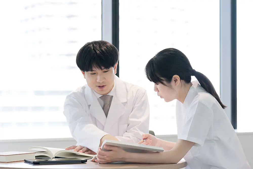 医師の論文検索にも影響。写真はイメージ。（写真／Adobe Stock）