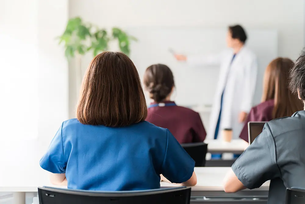 研修が重要。写真はイメージ。（写真／Adobe Stock）