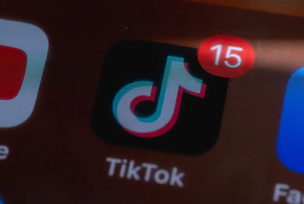 TikTok。SNSの影響がある。(写真/Adobe Stock)