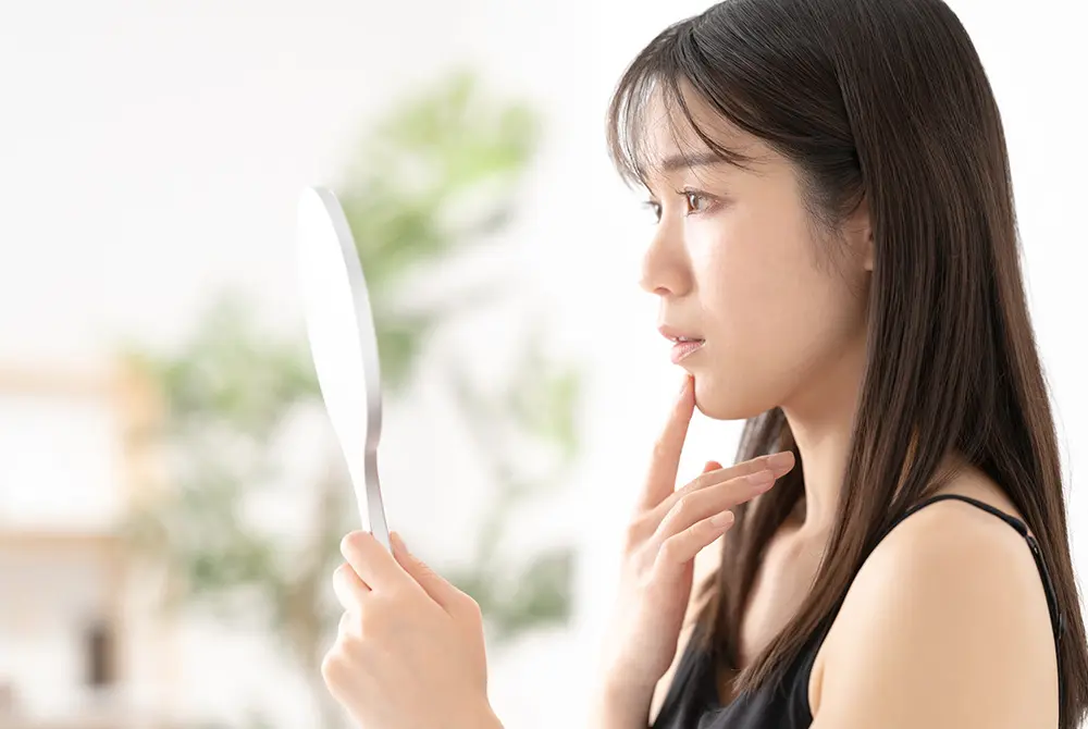 自分の顔がとても気になる秘密は脳に。写真はイメージ。（写真／Adobe Stock）