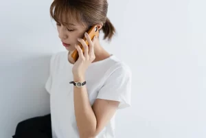 相談。写真はイメージ。(写真/Adobe Stock)