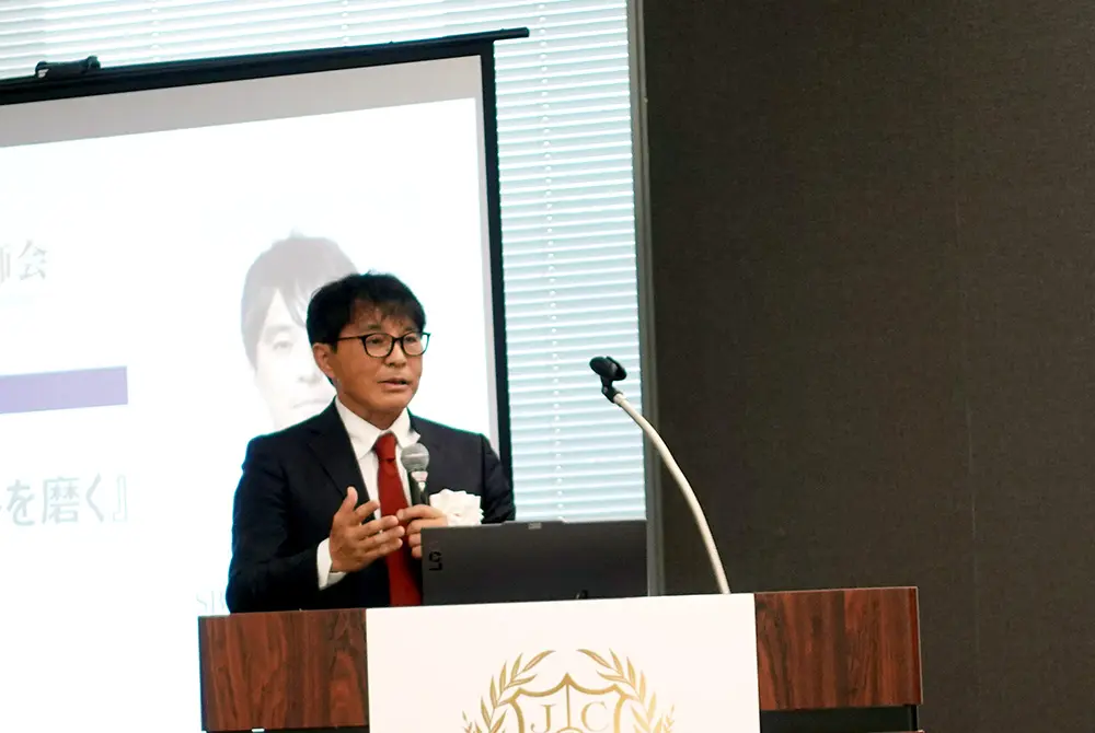 SBCメディカルグループホールディングス代表の相川佳之氏。第3回日本美容医師会の大会長を務めた。（写真／編集部）