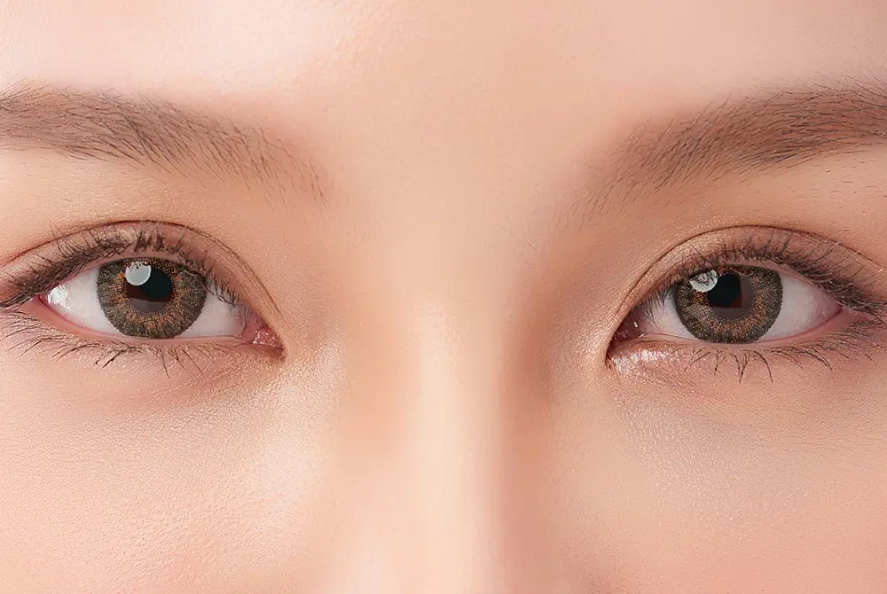 目の奥に老化の兆候が？写真はイメージ。（写真／Adobe Stock）