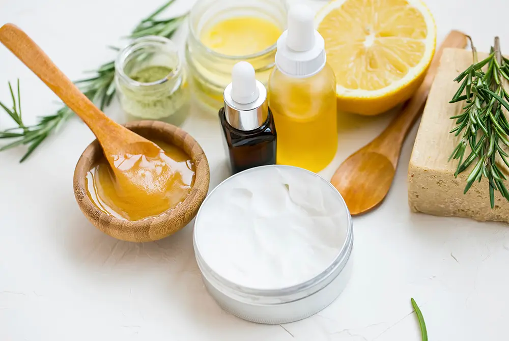 自然派、オーガニック化粧品は人気続く。画像はイメージ。（写真／Adobe Stock）