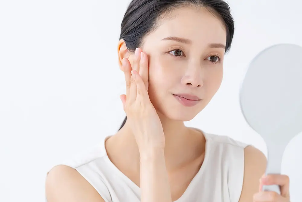 フェイスリフトでは、過去の施術次第で対策を考える必要がある。画像はイメージ。（写真／Adobe Stock）