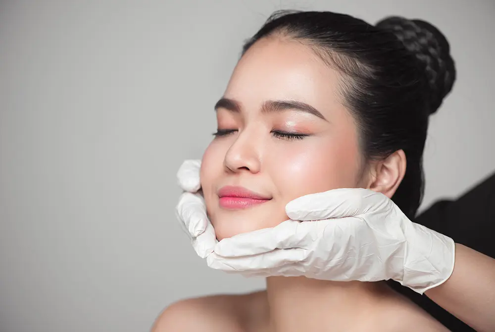 たるみ治療としてフェイスリフトをいかに上手に行うか。画像はイメージ。(写真/Adobe Stock)