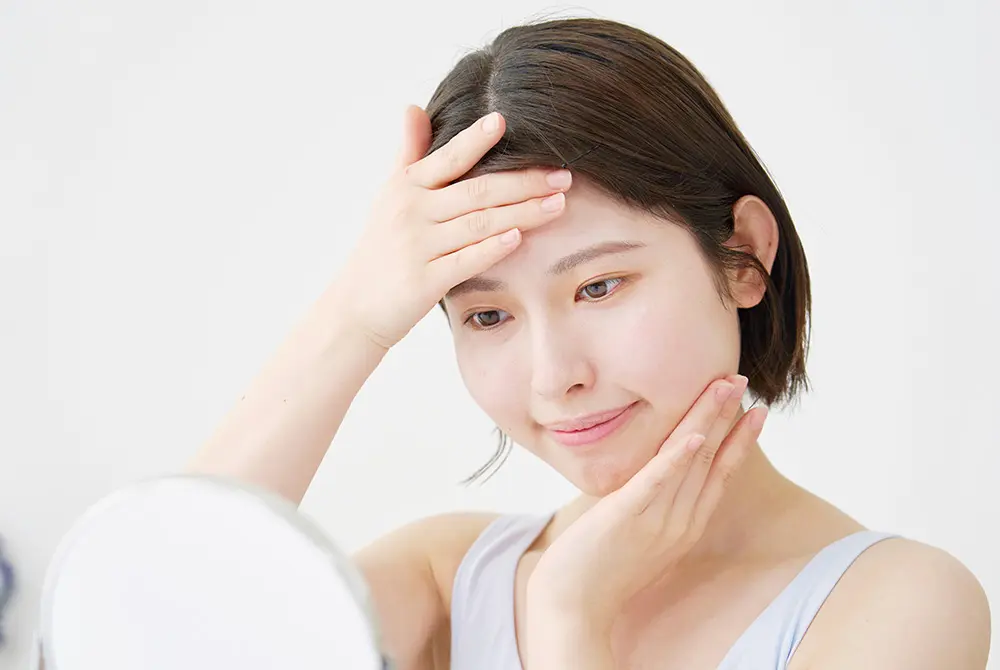 スキンケアのアプローチは？画像はイメージ。（写真／Adobe Stock）