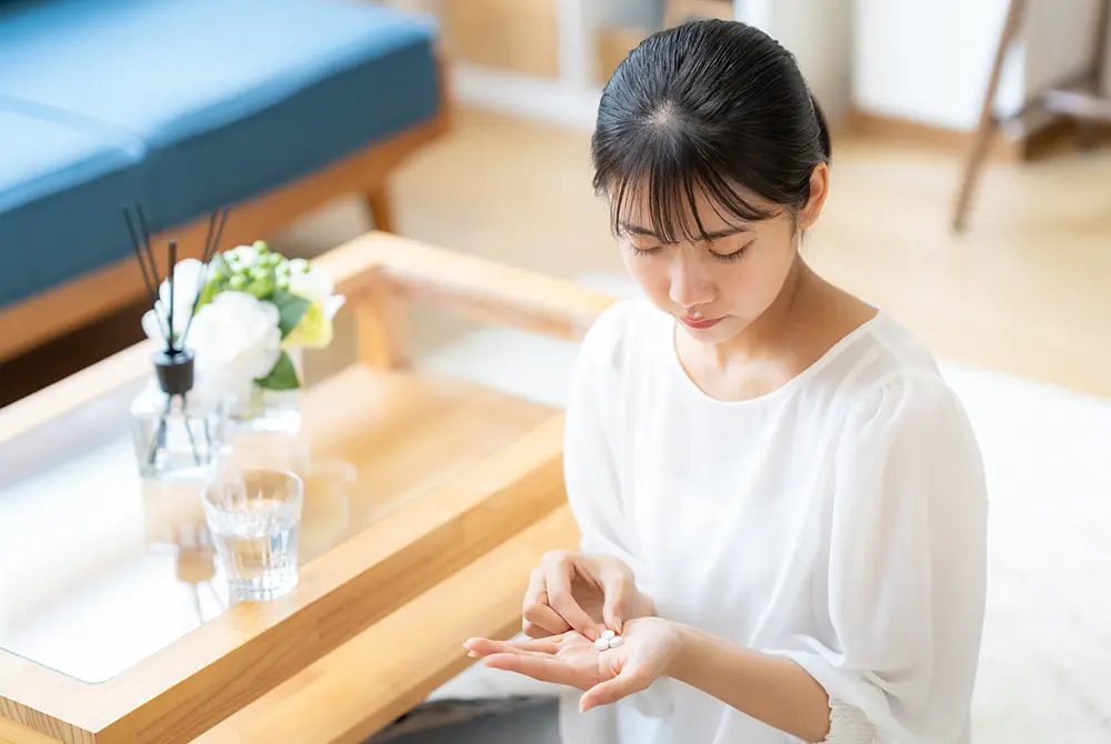 薬などで若返りを目指す。画像はイメージ。（写真／Adobe Stock）