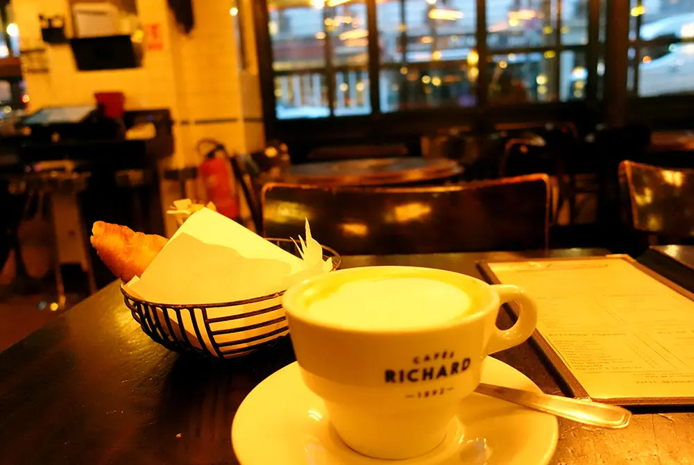 フランス、パリのカフェ。(写真/編集部)