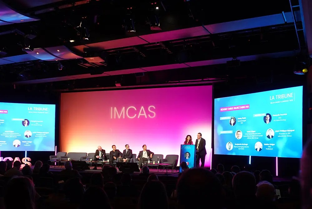 IMCAS World Congress 2026で行われたディスカッション。（写真／編集部）
