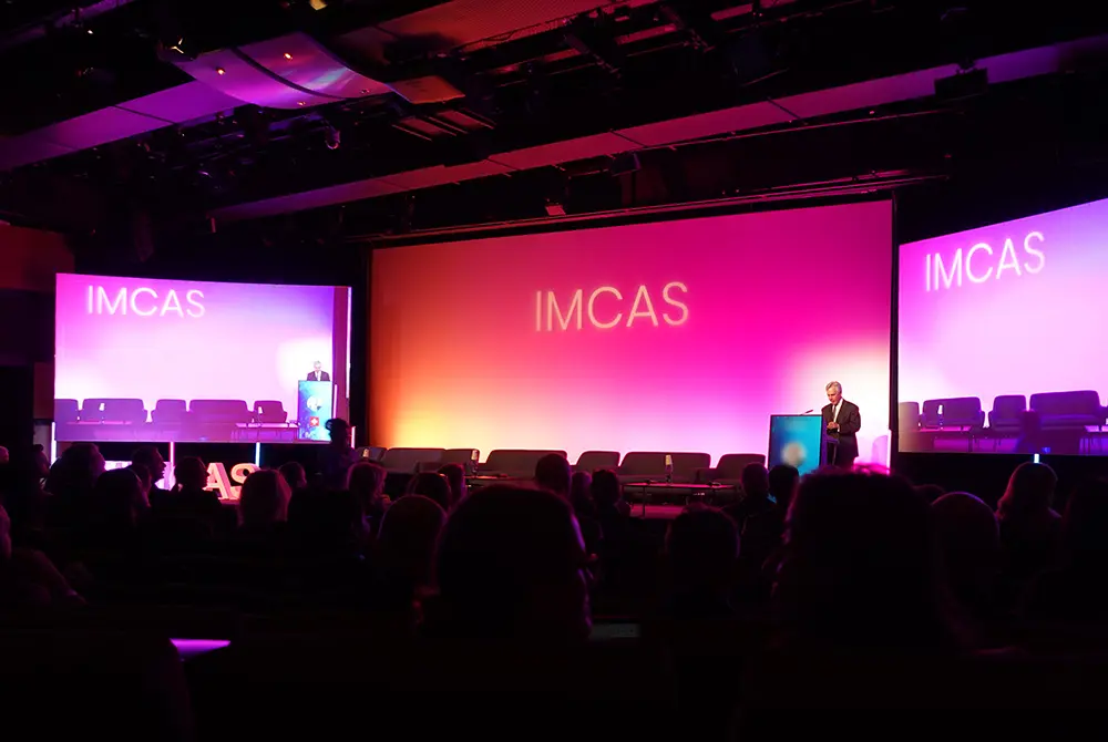 グローバル・コアリション・オン・エイジングの最高経営責任者(CEO)マイケル・W・ホディン氏が講演。(写真/編集部)