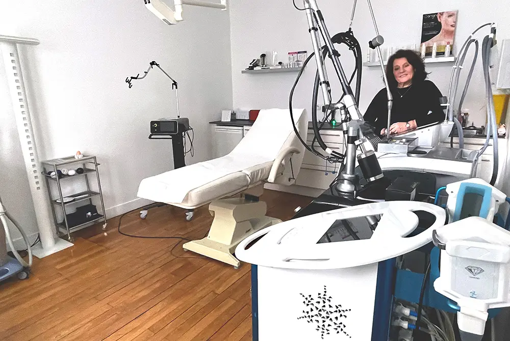 Christine Magnier（クリスティン・マニエ）氏が施術を行う部屋にて。（写真／Alice）