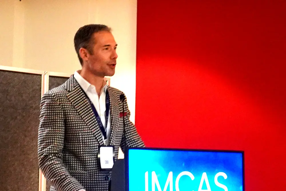 米国の形成外科医マイケル・ソメネク（Michael Somenek）氏。（写真／編集部）