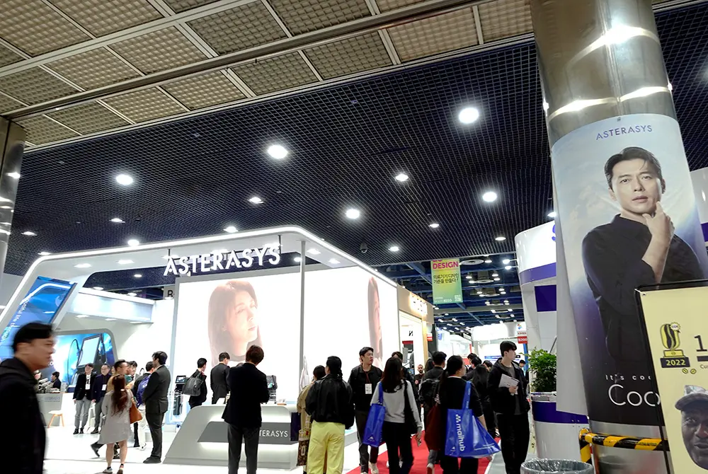 KIMES 2026。美容機器メーカーが著名な俳優を起用（写真／編集部）