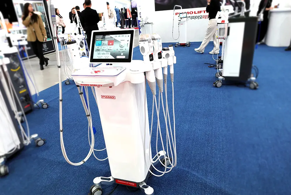 ピアモリフティングは社名と同じ機種を展開。(写真/編集部)