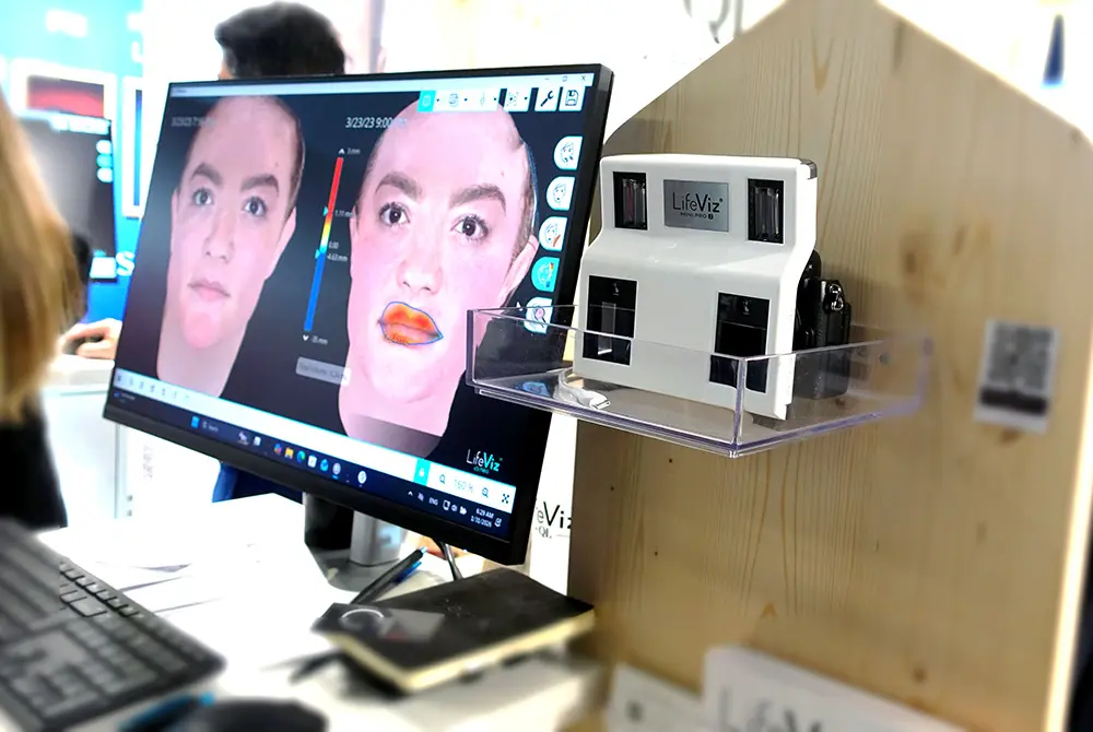 クオンティフィケアのライフビズ。（写真／編集部）