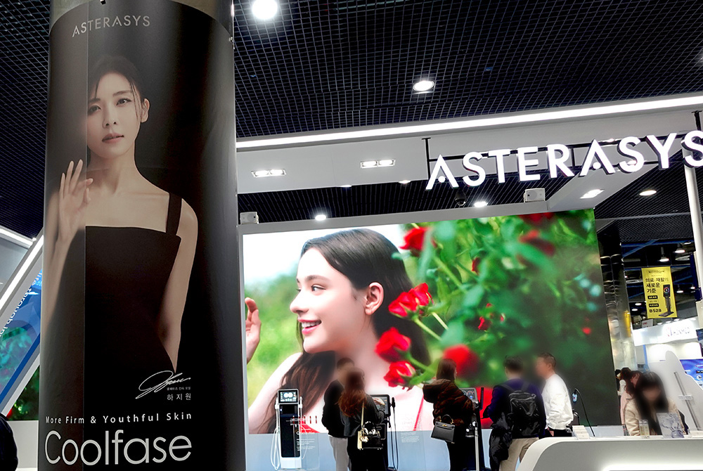 アステラシスのクールフェイスのキャラクターを務めるハ・ジウォン。（写真／編集部）