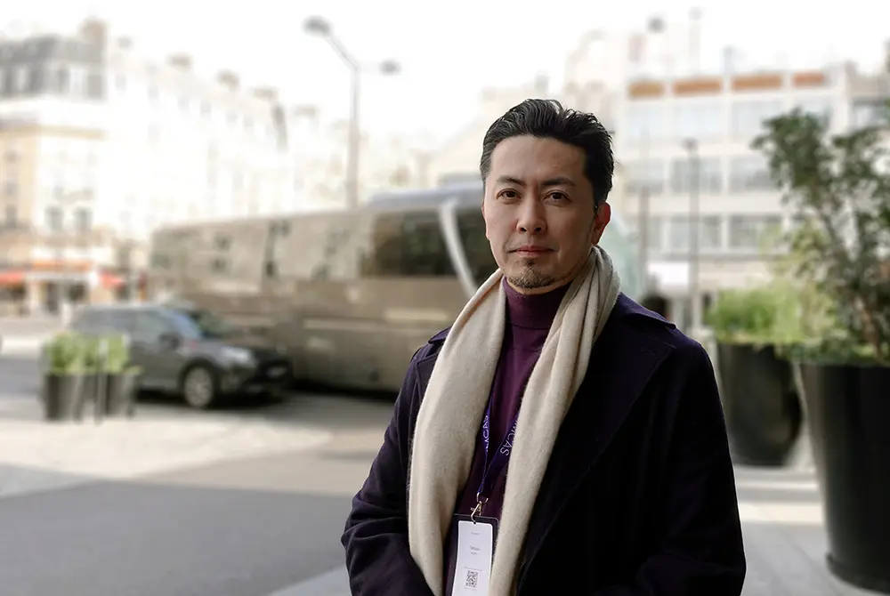 IMCAS World Congress会場で取材に応じた室孝明（むろ・たかあき）氏。ビスポーククリニック統括院長。（写真／編集部）