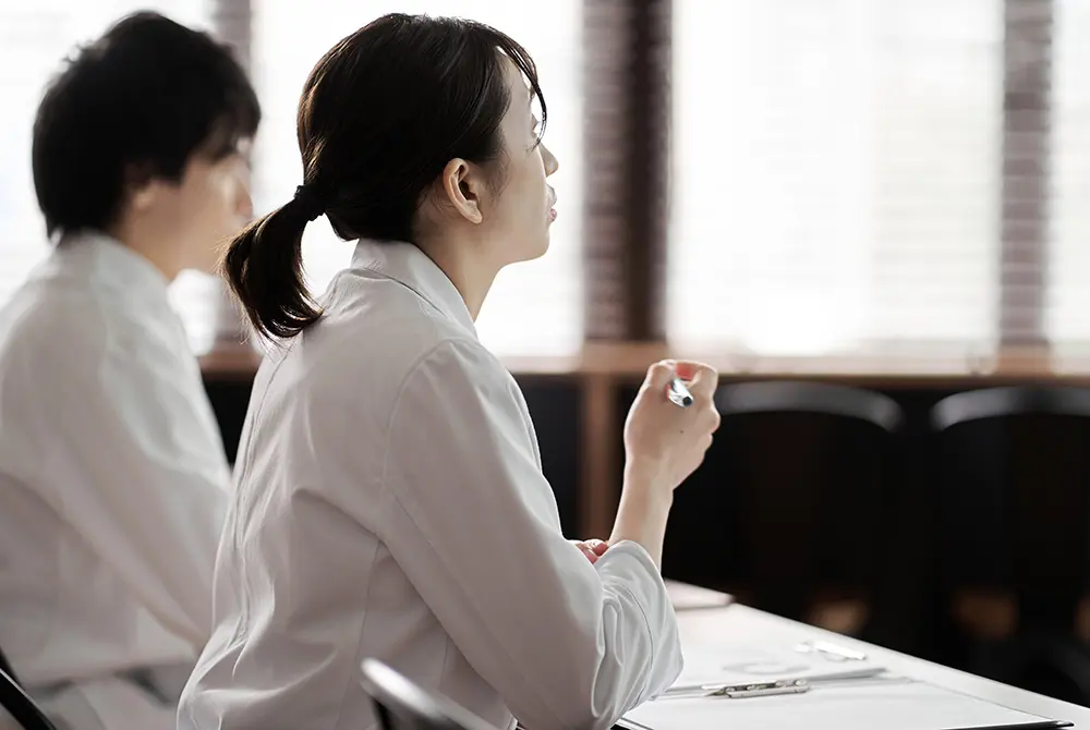 講義や研修の場面。画像はイメージ。（写真／Adobe Stock）