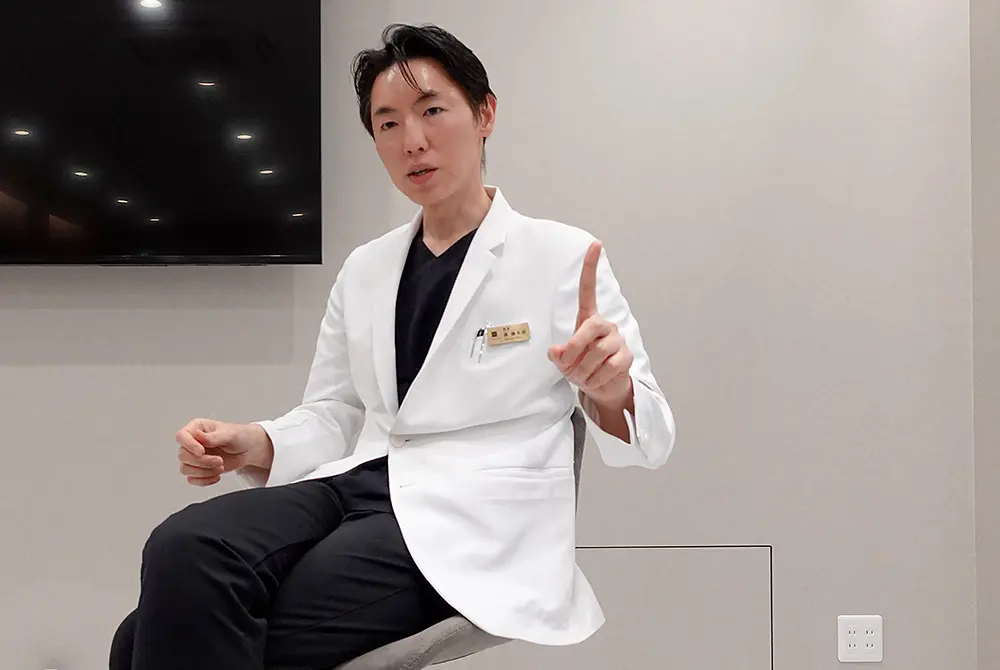 奥謙太郎(おく・けんたろう)氏。ヒルズグレイスクリニック(HILLS GRACE CLINIC)院長、医療法人社団光悠会理事長。(写真/編集部)