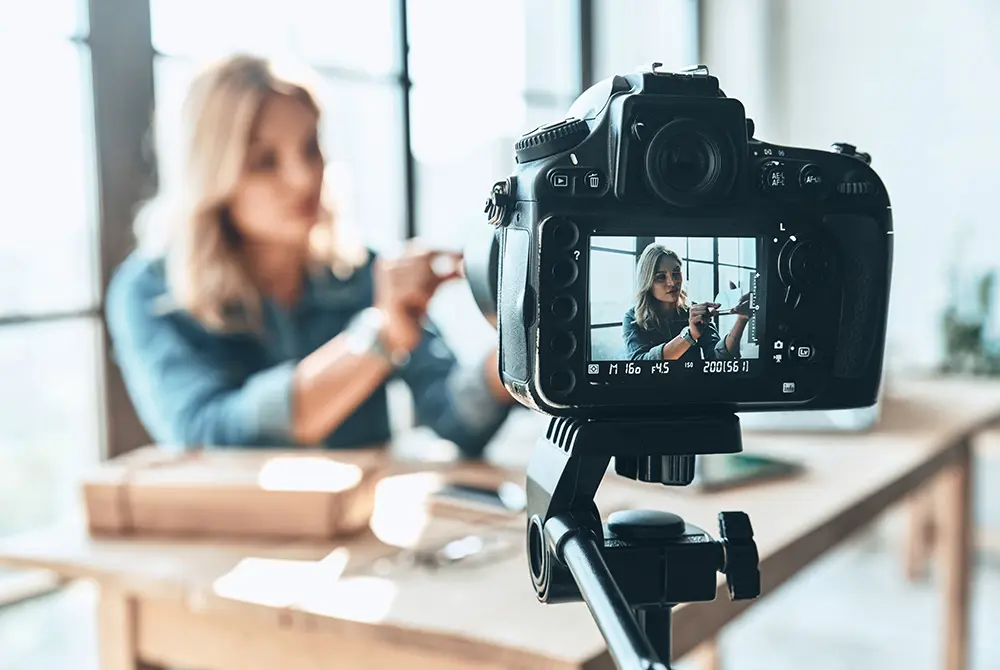 インフルエンサーの発信する情報には課題も。写真はイメージ。（写真／Adobe Stock）