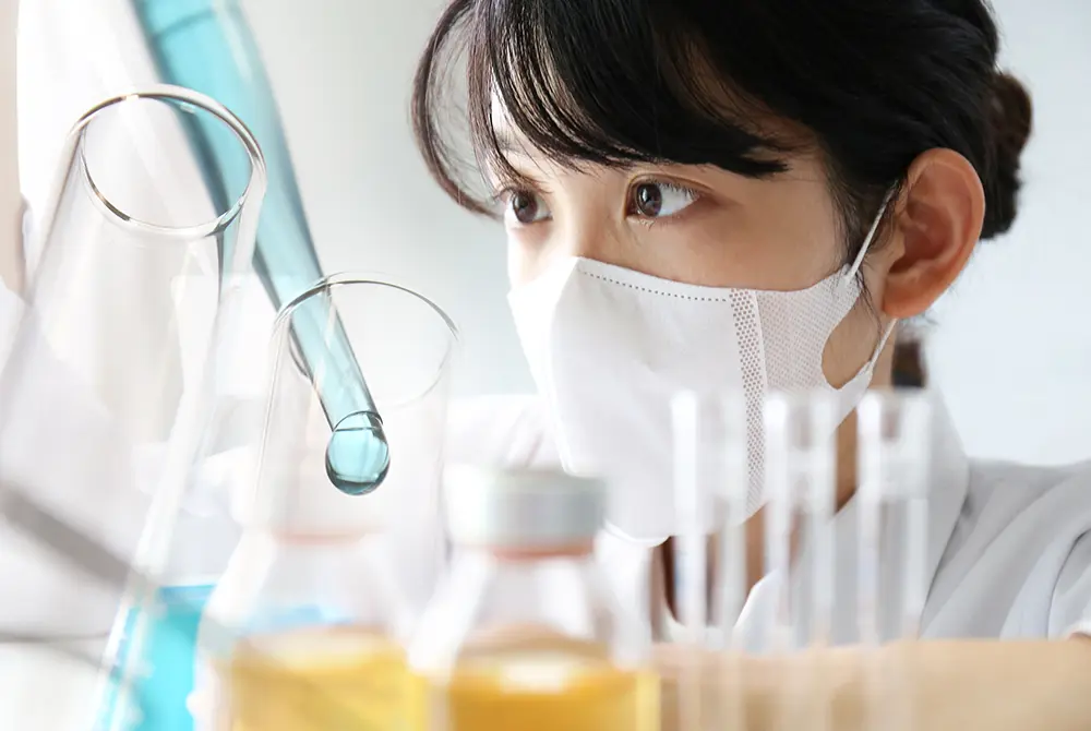 大学が化粧品の研究に参加している。画像はイメージ。（写真／Adobe Stock）