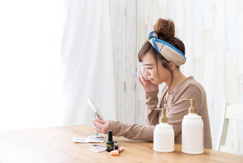 メークと使い分け。画像はイメージ。(写真/Adobe Stock)