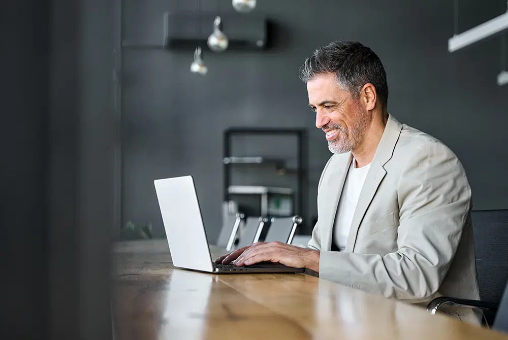 男性更年期障害に対する治療が行われている。写真はイメージ。（写真／Adobe Stock）