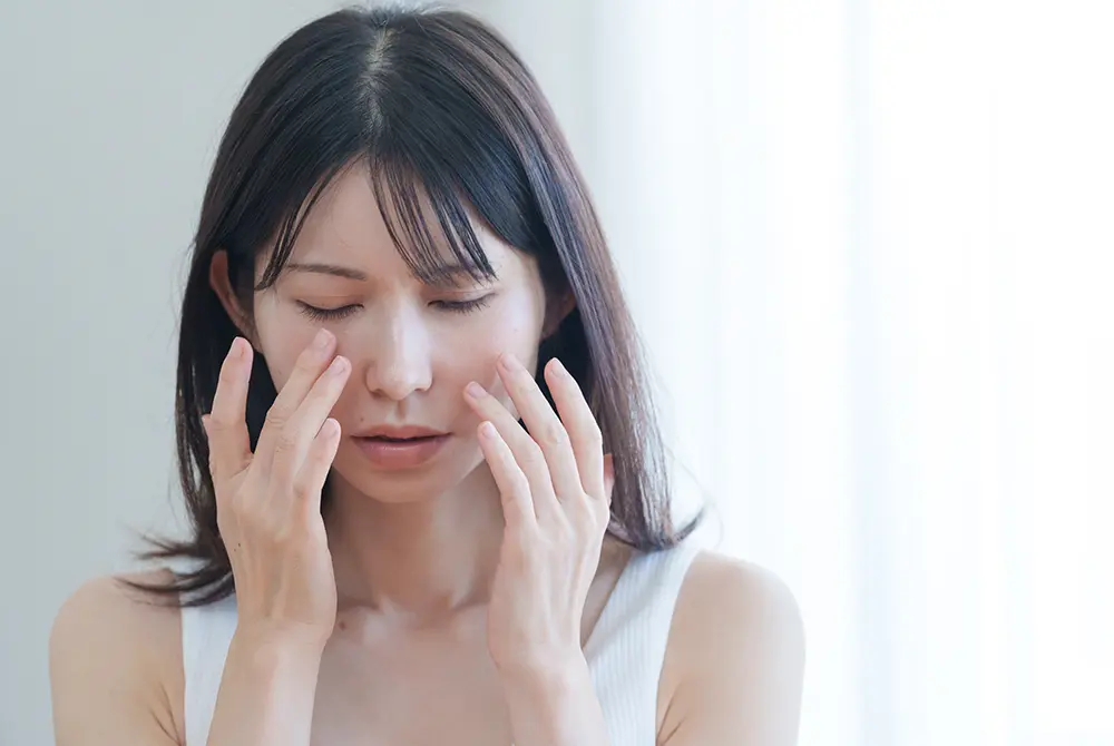 下まぶたのきめが粗くなり、シワが目立つときに効果がある？写真はイメージ。（写真／Adobe Stock）