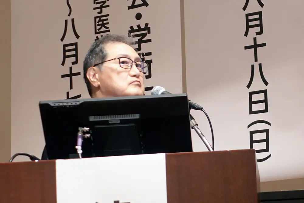 山田秀和氏が講演。第41回日本美容皮膚科学会学術集会。（写真／編集部）
