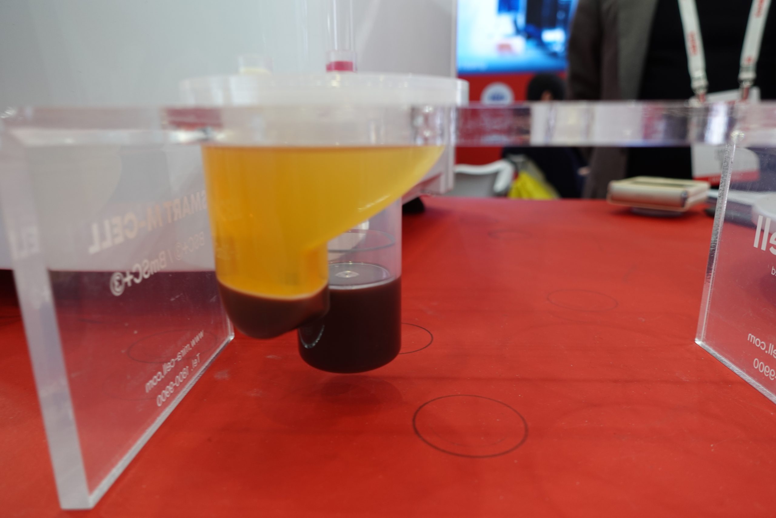 独自の容器を高速で回転させて細胞を分離する。(写真/編集部)